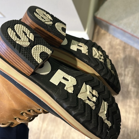 Waterproof SOREL boots - Picture 3 of 3